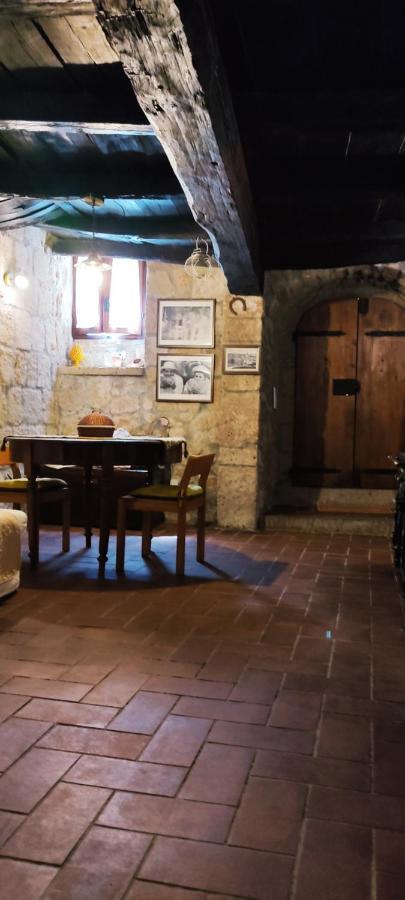 Appartamento LA CHASCONA DI FARNESE casa di tufo nel borgo Esterno foto