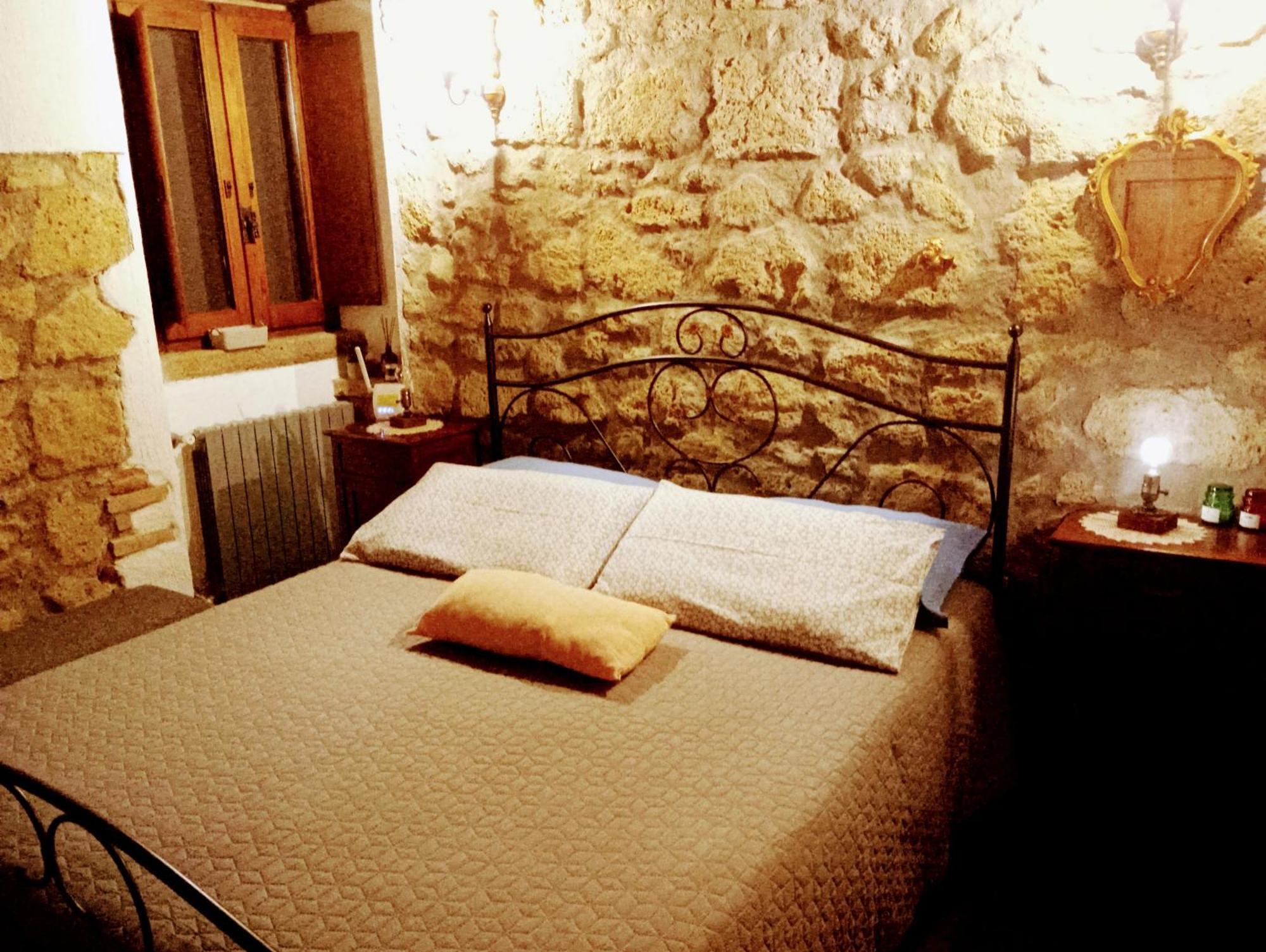 Appartamento LA CHASCONA DI FARNESE casa di tufo nel borgo Esterno foto